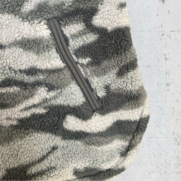 Halcyon Gray Camo Sherpa 1/4 Zip Pullover Jacket Size XL Outdoors Cozy Soft - Picture 7 of 10
